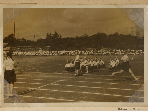 東京女子高等師範学校体錬大会写真帖 対学年八百米競走（予選）