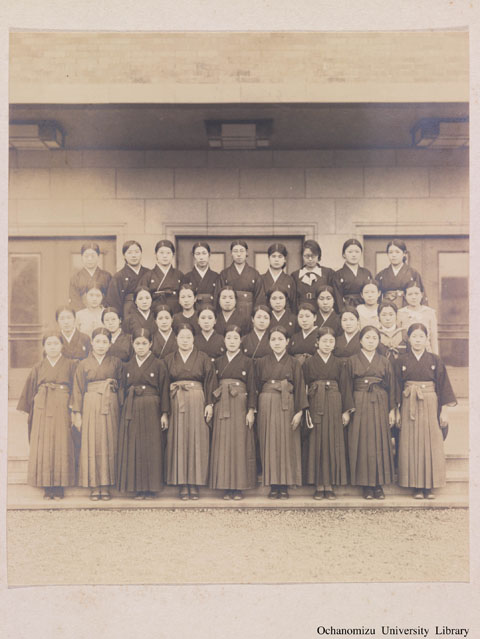 卒業記念写真帖（昭和9年3月、文科） 卒業生集合写真