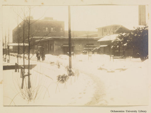 卒業記念写真帖 『Memory lane of Better days』（昭和10年3月、文科） 「雪の日」