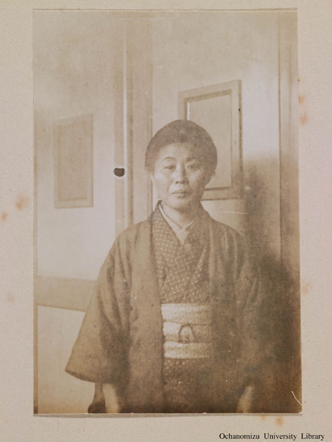 卒業記念写真帖（昭和10年3月、理科） 江本ヨシ先生