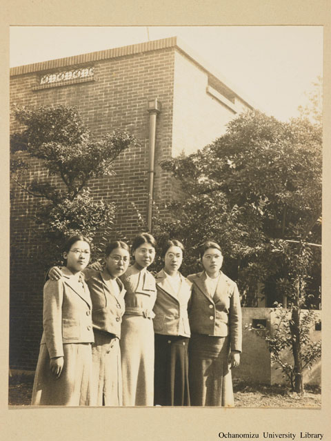 卒業記念写真帖（昭和11年3月、家事科） 生徒たち