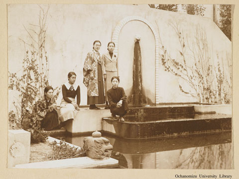 卒業記念写真帖（昭和11年3月、家事科） 生徒たち