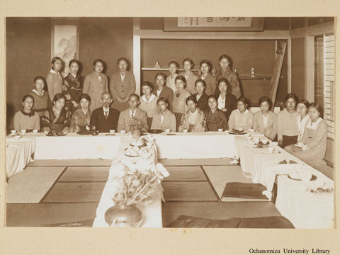 卒業記念写真帖（昭和11年3月、家事科） 教官生徒集合写真