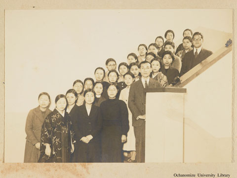 卒業記念写真帖（昭和11年3月、家事科） 生徒・教官集合写真