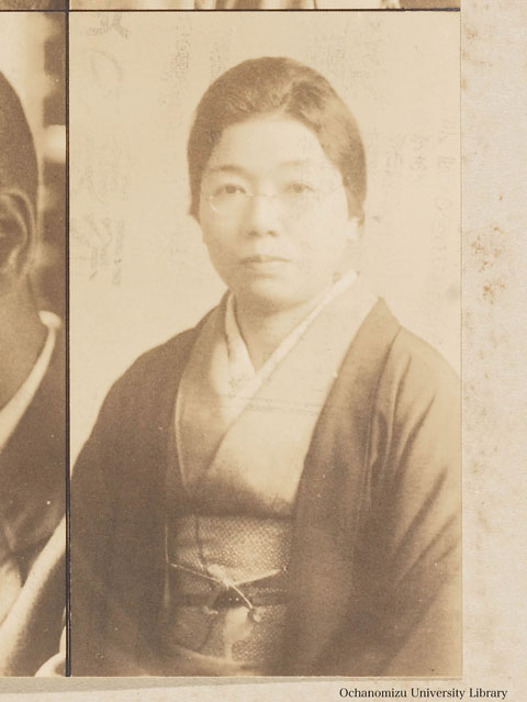 卒業記念写真帖（昭和12年3月、理科） 岡ハツノ先生