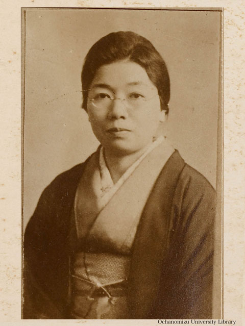 卒業記念写真帖 『みかきあいて』（昭和12年3月、家事科） 岡ハツノ先生