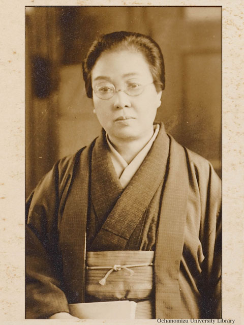 卒業記念写真帖 『みかきあいて』（昭和12年3月、家事科） 岡田美津先生