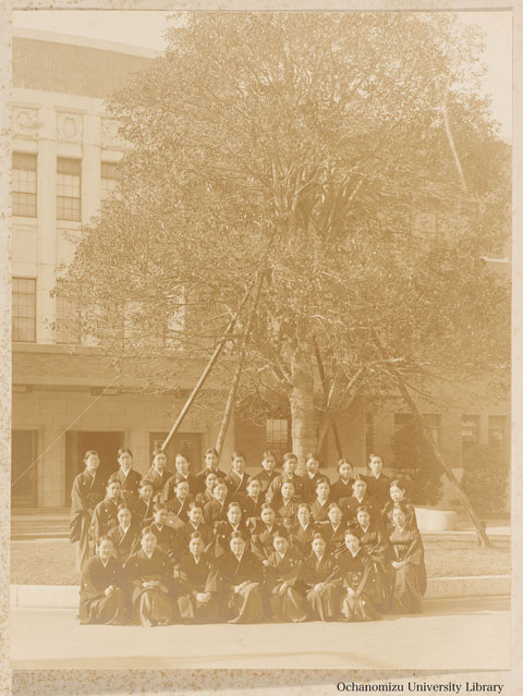 卒業記念写真帖 『みかきあいて』（昭和12年3月、家事科） 生徒集合写真