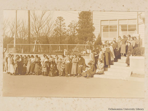 卒業記念写真帖 『みかきあいて』（昭和12年3月、家事科） 生徒たち