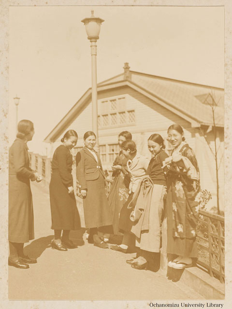 卒業記念写真帖 『みかきあいて』（昭和12年3月、家事科） 生徒たち