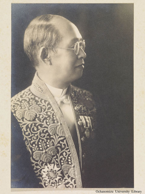 卒業記念写真帖（昭和13年3月、家事科） 前校長吉岡郷甫先生