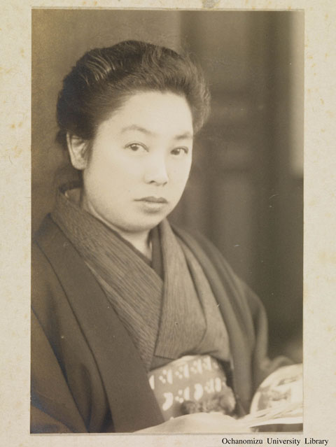 卒業記念写真帖（昭和13年3月、家事科） 神田つね先生
