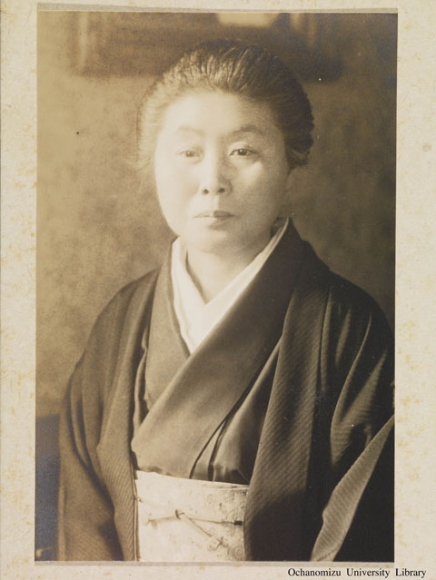 卒業記念写真帖（昭和13年3月、家事科） 江本ヨシ先生