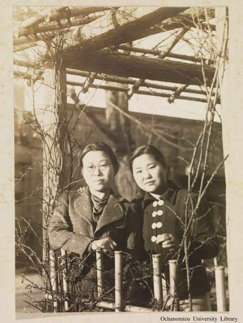 卒業記念写真帖（昭和13年3月、家事科） 生徒たち