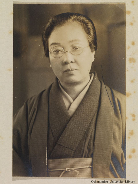 卒業記念写真帖（昭和14年3月、理科） 岡田美津先生