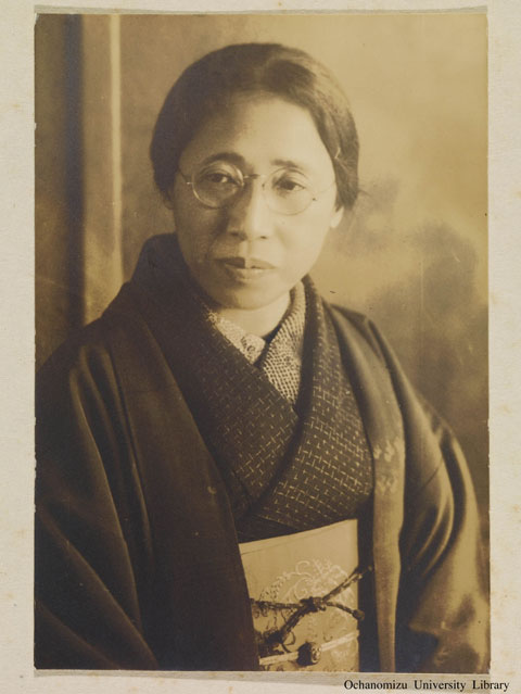 卒業記念写真帖 『於もひ出』（昭和14年3月、家事科） 由井テイ先生