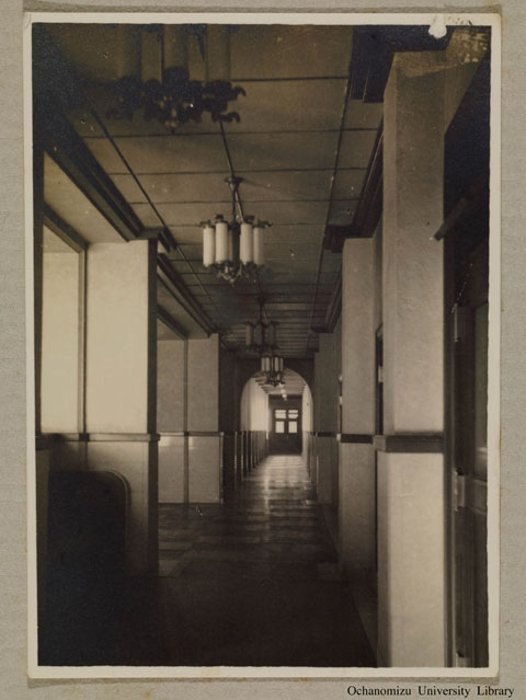 卒業記念写真帖（昭和16年3月、文科） 本館内部