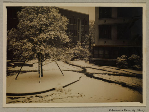卒業記念写真帖（昭和16年3月、文科） 雪の日