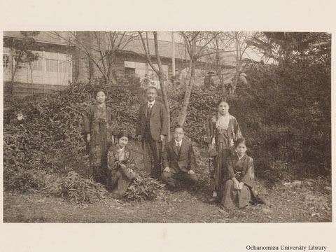 卒業記念写真帖（昭和8年3月、文科） 生徒・教官集合写真