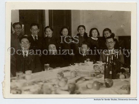 湯浅年子資料 渡仏を前に物理教官室での送別会