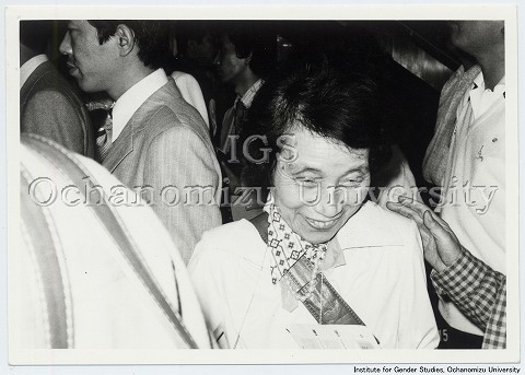 湯浅年子資料 帰仏の日　羽田空港で