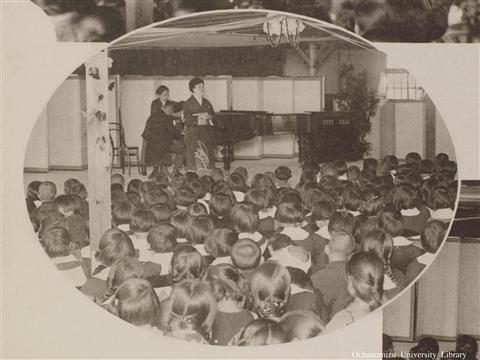 東京女子高等師範学校開校五拾季記念写真帖 「五十年記念祝典第二日目の記念講演会及び音楽会　音楽会　長坂好子氏の独唱」