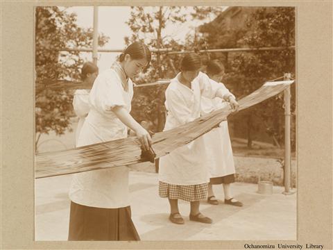 東京女子高等師範学校　生徒作業状況写真 「Laundry 2」