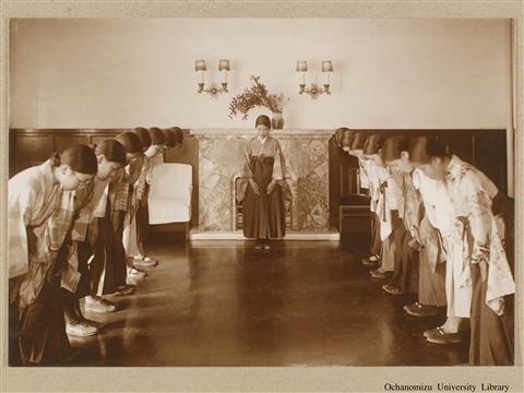 東京女子高等師範学校　生徒作業状況写真 「Etiquette 6」
