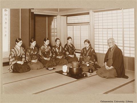 東京女子高等師範学校　生徒作業状況写真 「Tea Ceremony」