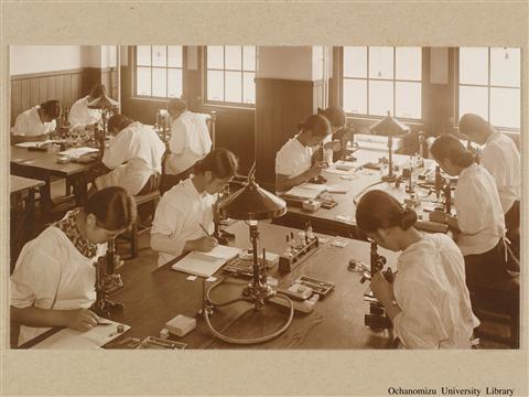 東京女子高等師範学校　生徒作業状況写真 「Biology 1」