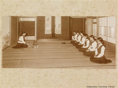 新校舎に学ぶ 「附属高等女学校　茶の湯」