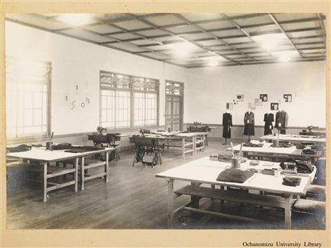 皇后陛下行啓記念写真帖　昭和15年12月3日 「洋服裁縫教室」
