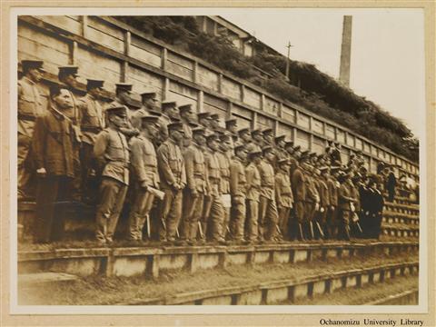 賀陽宮恒憲王殿下東京女子高等師範学校御合臨写真帖 列席する軍人