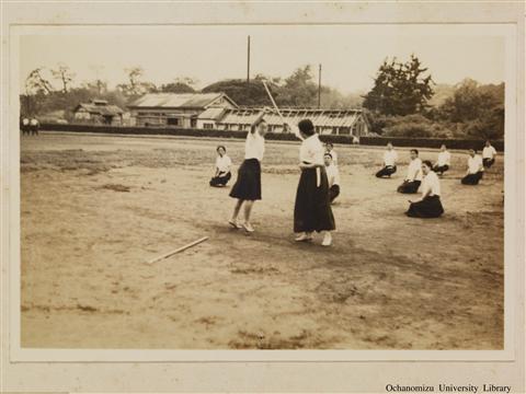 賀陽宮恒憲王殿下東京女子高等師範学校御合臨写真帖 校内巡覧（運動場）