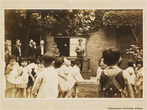 賀陽宮恒憲王殿下東京女子高等師範学校御合臨写真帖 校内巡覧（附属幼稚園）