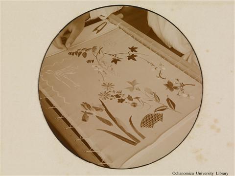 学校と寮 「授業（手芸）」