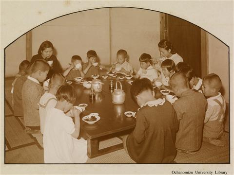 学校と寮 「貞秀寮　昼食」