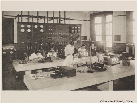 落成記念写真帖 「物理実験室」