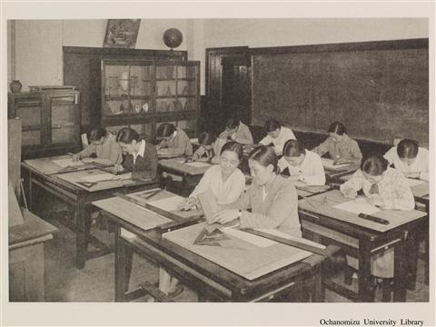 落成記念写真帖 「数学教室」