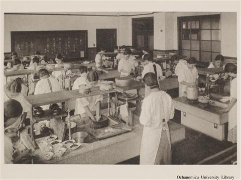 落成記念写真帖 「割烹教室」
