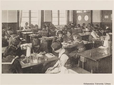 落成記念写真帖 「理科室」