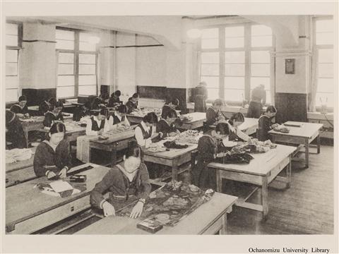 落成記念写真帖 「裁縫室」