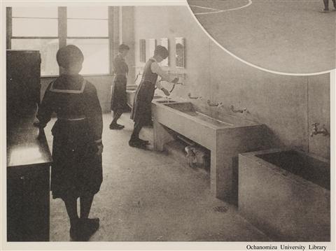 落成記念写真帖 「生徒理装室」