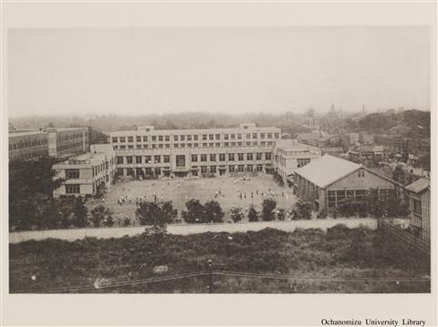 落成記念写真帖 「附属小学校校庭」