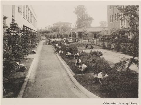 落成記念写真帖 「学校園」