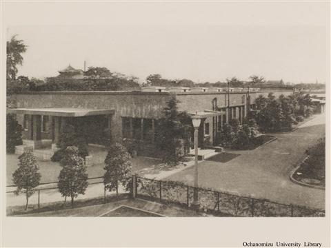 落成記念写真帖 「附属幼稚園正面」
