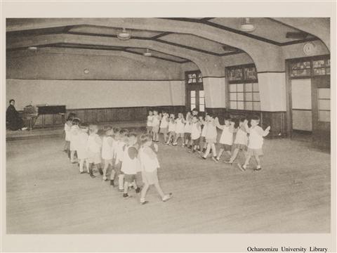 落成記念写真帖 「遊戯室」