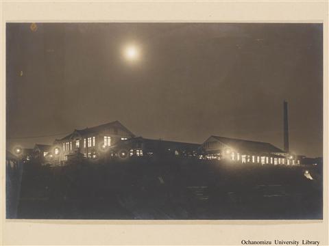 学校生活 月光を浴びる寄宿舎