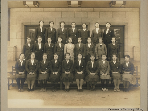 東京女子高等師範学校卒業写真　（昭和18年3月　保育実習科）